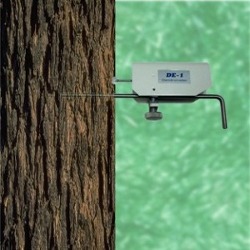 DE-1M Dendrometer on trunk